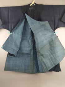 蓝色夹花边粗布上衣