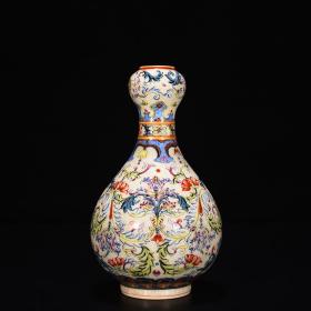 清乾隆珐琅彩勾连花卉纹蒜头瓶  
高18厘米    宽10厘米
1500
