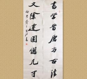 李茂江，
1982年9月出生，美术学硕士。
现为：
中国书法家协会会员
中国书法家协会培训中心导师
贵州省文联第八届委员
贵州省书法家协会副主席
获奖情况：
●全国第二届青年书法篆刻作品展二等奖
●全国首届篆书展三等奖
●全国第十二届书法篆刻作品展
●全国第十届书法篆刻作品展优秀提名奖
●全国第九届书法篆刻作品展⋯

保真，来自作者，34x136cmx2，宣纸，未裱，d3421