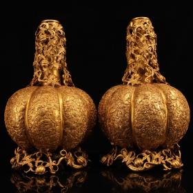 珍藏收清代顶级工匠打造纯铜鎏金南瓜花瓶拉台一对
品相完好   造型独特   精雕细琢   极品收藏