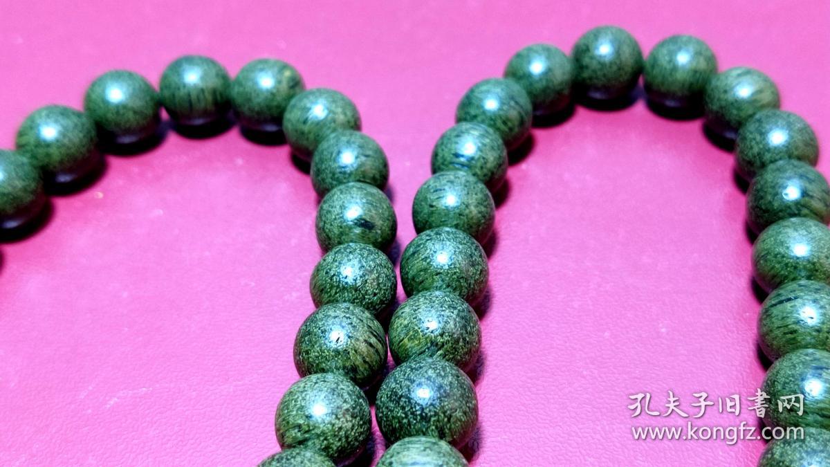 点击查看原图 乡下收的清代绿棋楠沉香项链