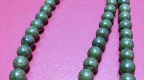 乡下收的清代绿棋楠沉香项链