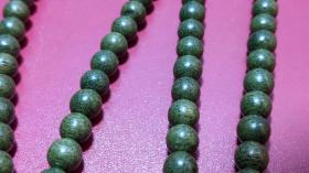 乡下收的清代绿棋楠沉香项链