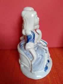 情侣/青年男女 人物瓷器摆件 2件合售 12*9*17厘米、6*6*16厘米