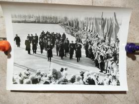 70年代初期周总理、乔冠华等出席外国会议老照片13张！