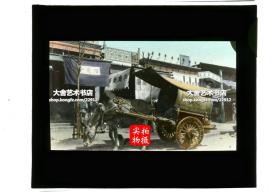 清代民国玻璃幻灯片-----民国时期北京东城区上三条胡同口，隆庆轩，羊肉老铺，街道上停着北京马车