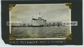 民国时期英国国海军H.M.S Medwick 军舰和舰队潜艇队列老照片一张