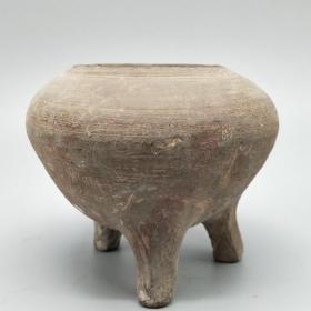 392汉代三足陶鼎品完好