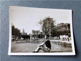 1961年上海外滩留念黑白老照片