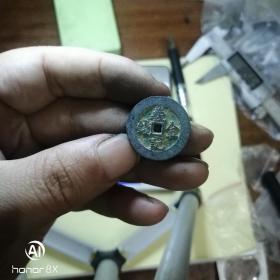 义记金钱，小平背天记号，生坑直边极美品C412
珍稀罕见品种！古钱币收藏品 藏品都是一线回收老货，来源繁杂， 保证实物拍摄，按图发货，高清大图，新老 品相版别等等一切自鉴，售后一概不退。 一贴一物，无需询问，看到货就在，拍下付款就可以了，18点前付款基本当天发货