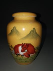 乾隆年郎世宁作品珐琅彩茶叶罐，瓷质细腻，纯手工绘制，画工细致。