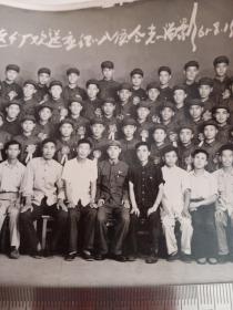 早期老照片(铸造厂欢送应征入伍合影;佩戴红花·1961年)