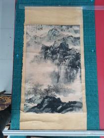 常熟乡贤钱持云先生山水国画 《长城雄姿》作品尺寸98*60   江苏常熟人，中国美术家协会江苏分会会员、苏州市文联艺术指导委员会委员，常熟市美术家协会、书法家协会顾问、民进会员。