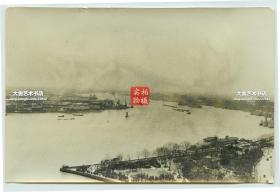 1970年代上海外滩公园隔黄浦江向东眺望，浦东原始未开发的陆家嘴老照片，18X11.8厘米