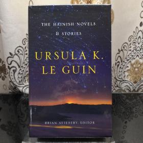 Ursula K. Le Guin: The Hainish Novels & Stories 精美函套两卷版 Library of America 美国文库 英文原版 美国作家最权威版本 当今装帧典范 布面封皮琐线装订 丝带标记 圣经无酸纸薄而不透保存几个世纪不泛黄