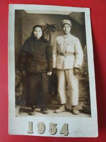 1954年革命军人夫妻照片