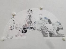 保真书画，刘永杰人物画《春暖》扇面佳作一幅22.5×61cm。刘永杰，西安美术学院国画系教授、博士生导师、西安美院国画系刘永杰工作室主任、中国美术家协会会员、陕西美协副主席、陕西国画院艺术委员会委员。