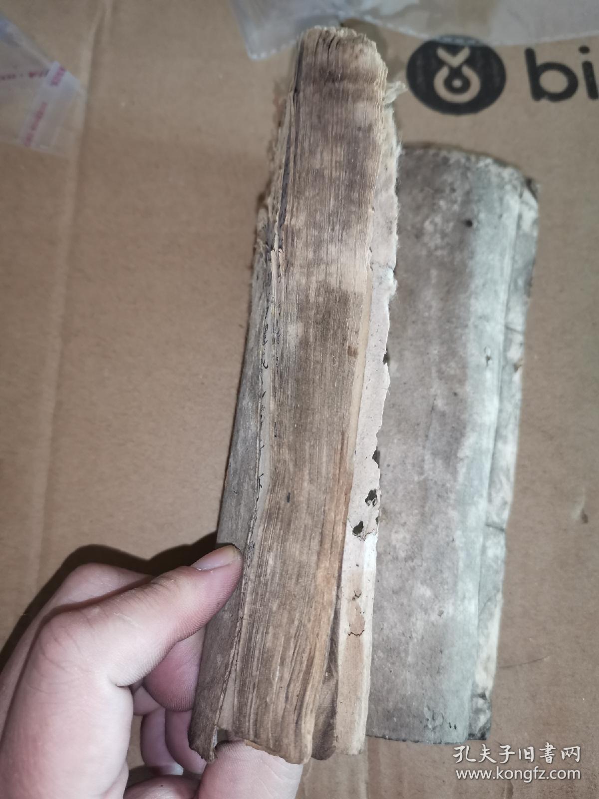 科举文献:清代书院举人进士八股文汇编厚一册，馆阁体书法精妙，内容丰富。名家李光地、汤斌、熊伯龙等。