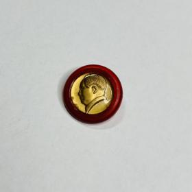 **时期毛主席像章 背文：5 质地：塑料 直径：1.9cm