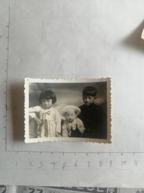 老照片  照片  朝鲜族三儿童