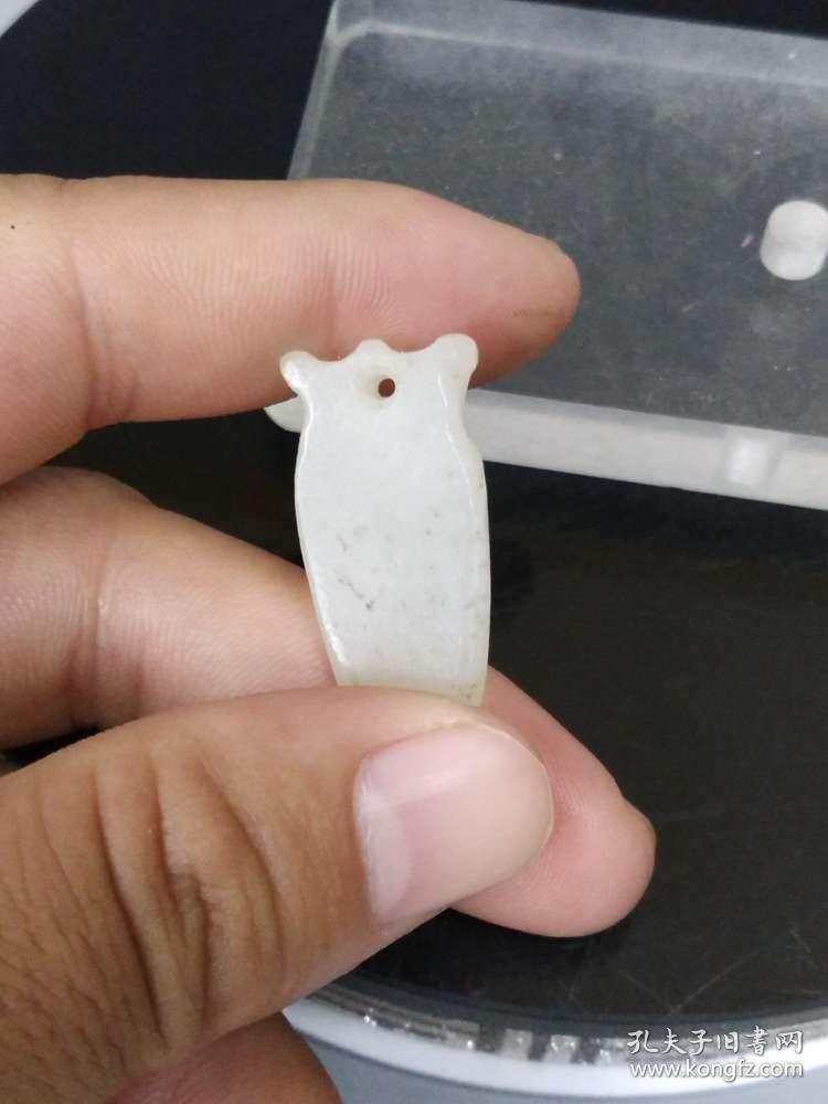乡下收的老和田白玉蝉小挂件  . . .