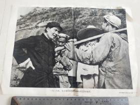 《伟大领袖毛主席永远活在我们心中》之十三(1939年，毛主席在延安和杨家岭农民亲切谈话。)尺寸37.5/26厘米