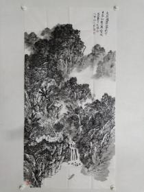 保真书画，当代山水画名家，孟占京四尺整纸山水画佳作一幅136.5×69cm，孟占京，生于北京，现为中国美术家协会会员，师承著名画家程振国、龙瑞先生。荣宝斋山水画精英班学术主持。