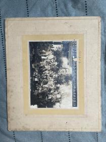 少见  1933年  老照片《江苏省立黄渡乡村师范教育参观团摄于杭州西湖》