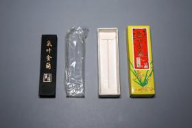 【老墨：气叶金兰】（上海墨厂）1982年 出口回流 少见精品※ [库存未用全品 带原包装 1两 盒装 古墨 书法家 碑帖字帖 绘画国画 水墨画 毛笔字 磨墨 碑帖字帖 文房四宝 纸墨笔砚 古董美术 古代文人雅士-传统文化工艺品、摆件 文玩收藏礼品 创汇日本-可参照“铁斋翁书画宝墨 大好山水 鲁迅诗 油烟101 五石漆烟 胡开文 歙县 屯溪 黄山松烟 墨运堂 古梅园 吴竹、程氏墨苑 方氏墨谱]1