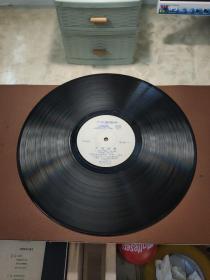 33⅓大版黑胶唱片：DL-0014   女声独唱    大海的歌   渔村摇篮曲 我爱军港的早晨 绿濛濛的春雨 春姑娘从天边飞来 渔村升起缕缕炊烟 这里已经是春天 我爱 我愿做一只洁白的海鸥 等17首歌曲           无封套共1张售      CP：HJ023