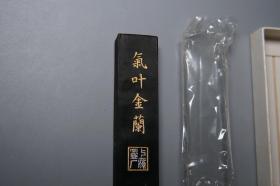 【老墨：气叶金兰】（上海墨厂）1982年 出口回流 少见精品※ [库存未用全品 带原包装 1两 盒装 古墨 书法家 碑帖字帖 绘画国画 水墨画 毛笔字 磨墨 碑帖字帖 文房四宝 纸墨笔砚 古董美术 古代文人雅士-传统文化工艺品、摆件 文玩收藏礼品 创汇日本-可参照“铁斋翁书画宝墨 大好山水 鲁迅诗 油烟101 五石漆烟 胡开文 歙县 屯溪 黄山松烟 墨运堂 古梅园 吴竹、程氏墨苑 方氏墨谱]1