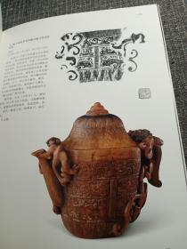 古物撷英：故宫博物院捐献文物精品(全彩铜版纸豪华装帧高颜值画册)        补充：本书分为吉金、古玉、瓷器和工艺四篇，每个文物都有上下和侧面的配图，青铜器还有铭文拓片配图。函套实用布脊包裹四角，书页采用锁线装订，结实而少量，在书页后面还附有捐献者小传。