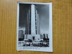 澳门南湾楼高38层的中国银行大厦---(新华社展览相片)