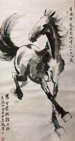 【名作保真！】经画家本人委托！【著名品牌艺术家精品作】值得信赖与收藏/潜力股的收藏品牌！】著名书画艺术家周亞勤/笔名墨牧先生作品《前程万里指日登》安徽宣纸/画蕊尺寸：138x68CM(参见图片）同时赠送壹份A3电脑制作的珍贵《书画艺朮家彩色艺朮简历》(注：不包括虚拟网络上设计的棕黑色镜框及其它资料)望诸位朋友免开尊口。
［郑重声明和提醒：此拍品不包括．徐悲鸿纪念馆馆长廖静文老师的信函和信札］