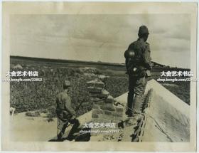 1937年9月4日卢沟桥事变后，在北京郊区南口一带警戒的侵华日军哨兵老照片