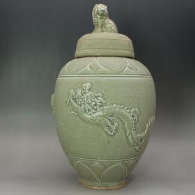 越窑秘色瓷青釉龙纹大盖罐