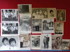 原况散页老相册发布第69-1---约五十至七十年代南洋华侨或港胞家庭私藏珍贵散页单身及合影大小照片共28张黑白老照片、老相片、老像片、老资料、老档案、老影集（第二图发布）