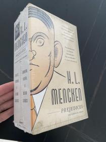 （配书匣，包塑封，重超1公斤）Mencken：Prejudices 门肯《偏见集》，2卷全（含全部6辑偏见集），毛旭：他19岁成为普通记者，20岁拥有自己的专栏，23岁成为本地新闻编辑，到25岁就成为全国最年轻的总编… 医院里用他的论文集《偏见集》测视力，青年模仿他的发型和抽雪茄的样子。（《美国语言》作者），文笔锐利，布面精装，重超1公斤，权威美国文库版