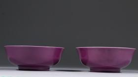 清雍正 茄皮紫釉粉彩花纹碗一对。