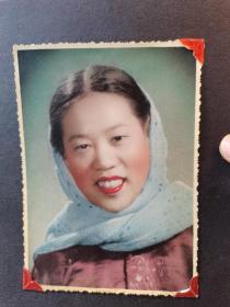 民国油性手工上色女子照片，布纹厚相纸，上色一流，品相如新，照片收藏中的佳品