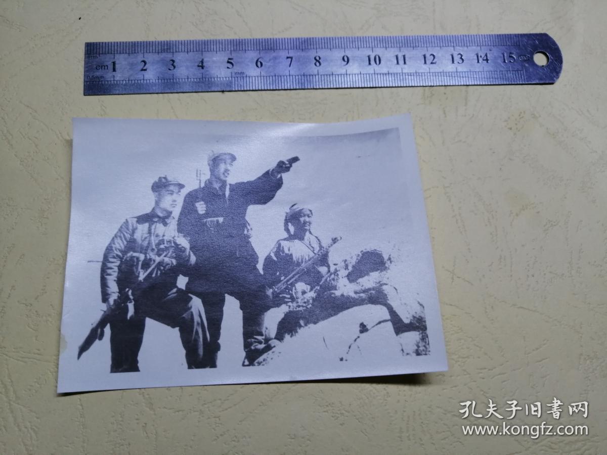 照片  军民边防哨