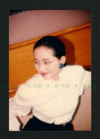梅艳芳照片10 ，早期香港原版老照片，尺寸12.6 x 8.7厘米，可装小框，置于案头、书架、白墙，漂亮而珍贵的装饰品、纪念品和收藏品