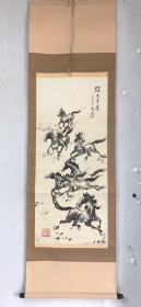 长风 回流精品八骏图立轴N08绢本绫裱，原装原裱，红木轴头！画芯44*100厘米，品相如图，老旧，裱工脱胶，款印如图【长风】包老手绘保证放心收藏！