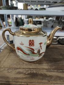 70-80年代，描金龙凤呈祥茶壶一把