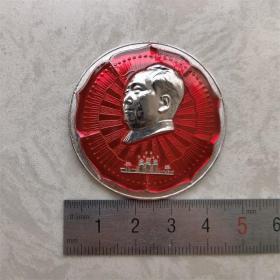 红色纪念收藏**时期毛主席像章战士指看南粤更加郁郁葱葱