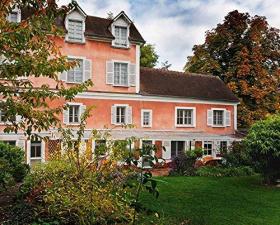 A DAY WITH CLAUDE MONET 克劳德莫奈在吉维尼的一天 英文原版