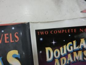 DOUGLAS ADAMS：TWO COMPLETE NOVELS（精装）