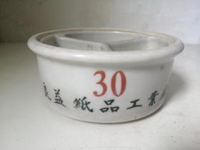 民国时期江西名瓷为上海良益纸品工业厂定烧的三格瓷盒