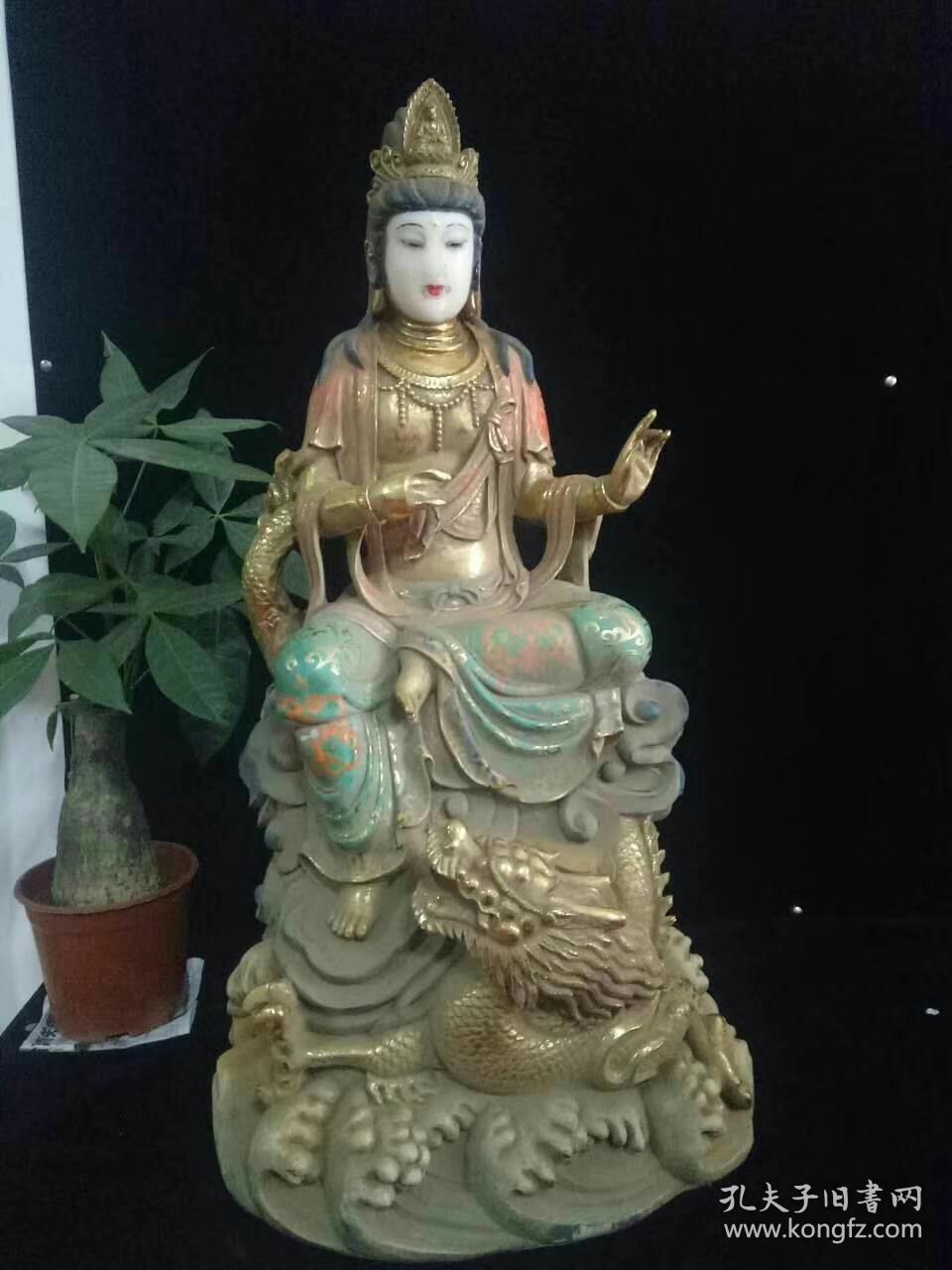 和田玉鎏金观音，保真保老，开脸慈祥，细节处理完美，刻画形象细腻逼真，神气十足，立体感十足，造型周正威严，品相完整，成色如图