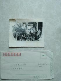 民国珍稀老照片：1943年春柳亚子在桂林兴安秦堤与朋友们合影照片